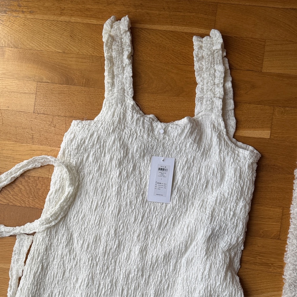 VILA Ivory Textured Sleeveless Midi Dress - Picture 4 of 4